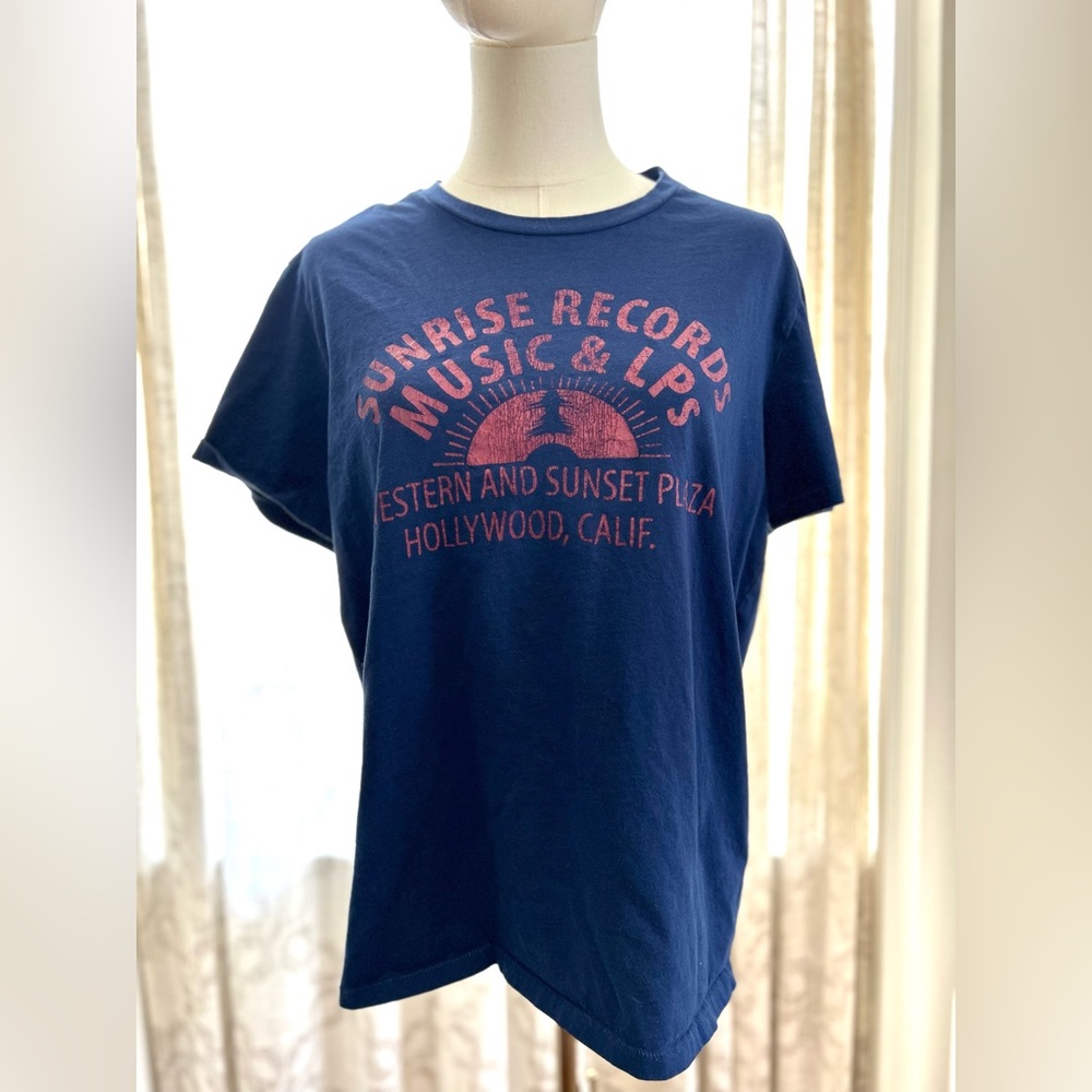 Vintage Y2K Sunrise Records tee. 100% cotton.
